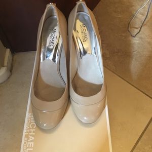 Michael Kors genuine leather beige size 10 pumps
